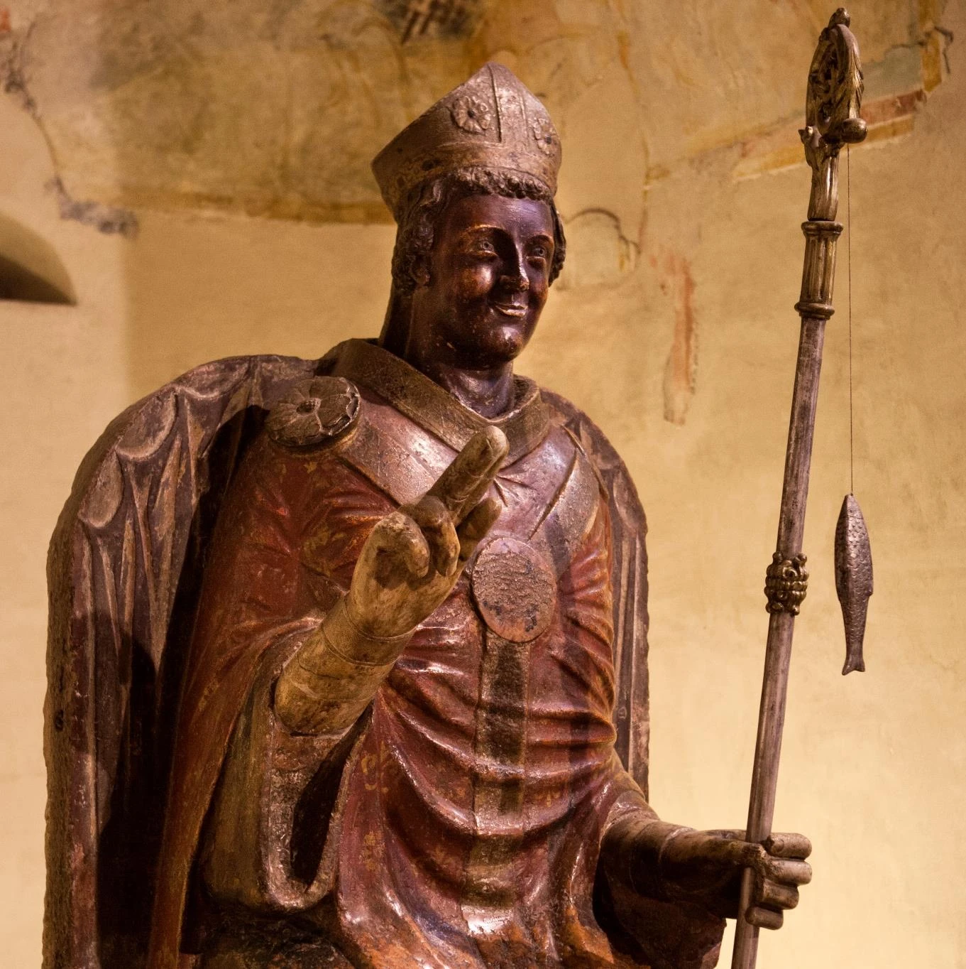Photograph of the medieval polychrome statue of Zeno of Verona, known as San Zen che ride.
